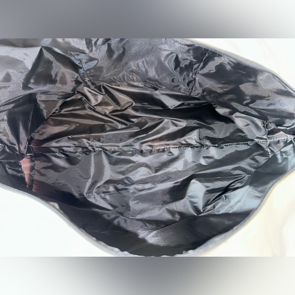 NWT Victoria’s Secret Weekender Gym Bag - Picture 10 of 11